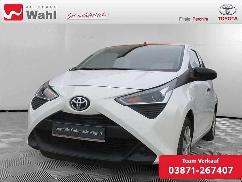Super white 2 Gebraucht 2021 Toyota Aygo X SUV | 8.980 € (Superpreis) - Bild 1/4