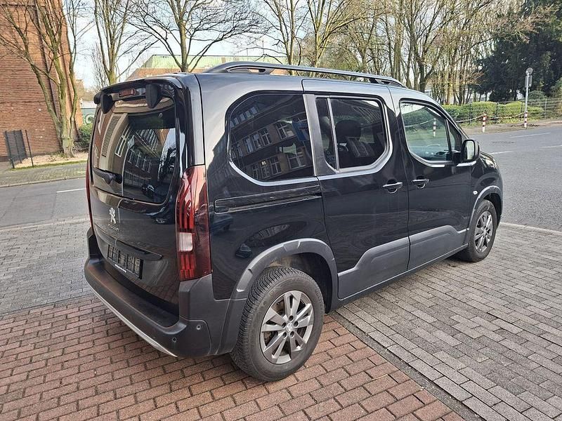 Gebraucht Peugeot Rifter Allure 102 PS (75 kW) 2022 Schwarz Van / Kleinbus