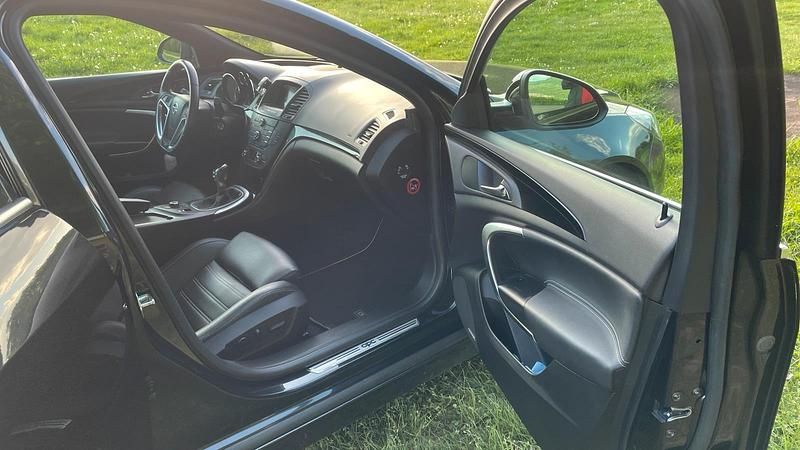 Gebraucht Opel Insignia OPC 325 PS (239 kW) 2011 Schwarz Limousine