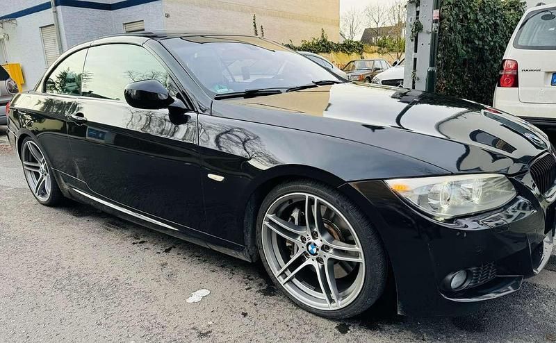 Gebraucht BMW 335 Cabriolet 306 PS (225 kW) 2010 Black sapphire metallic Cabrio