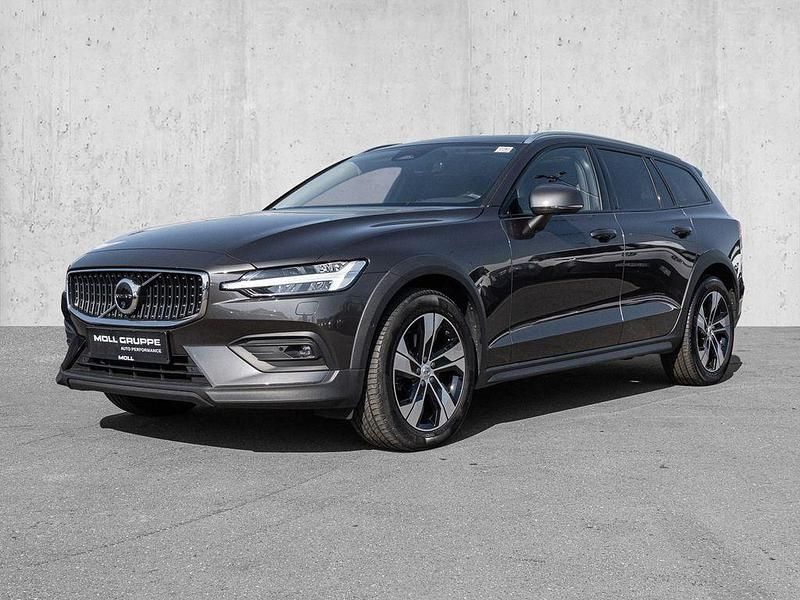 Gebraucht Volvo V60 CC Ultimate 197 PS (144 kW) 2023 Platinum grey / metallic Kombi