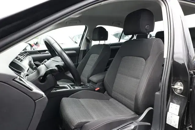 Gebraucht VW Passat Business 120 PS (88 kW) 2020 Mangangrau metallic mangangrau metallic Limousine