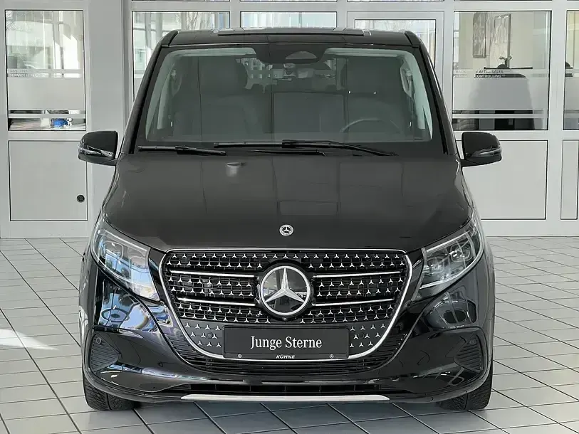 Gebraucht Mercedes V300 Avantgarde 237 PS (174 kW) 2025 Schwarz Van / Kleinbus