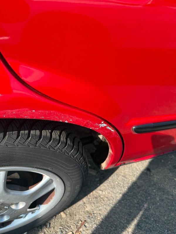 Second-hand Mazda 323F 2000 Roșu Break