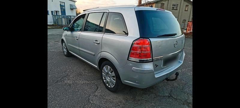 Gebraucht Opel Zafira 150 PS (110 kW) 2007 Silber Van / Kleinbus