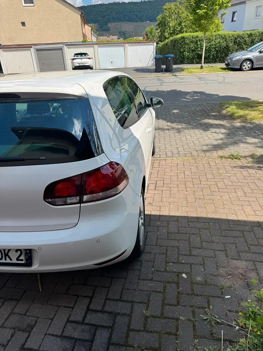 Gebraucht VW Golf VI 80 PS (58 kW) 2010 Weiß Kleinwagen