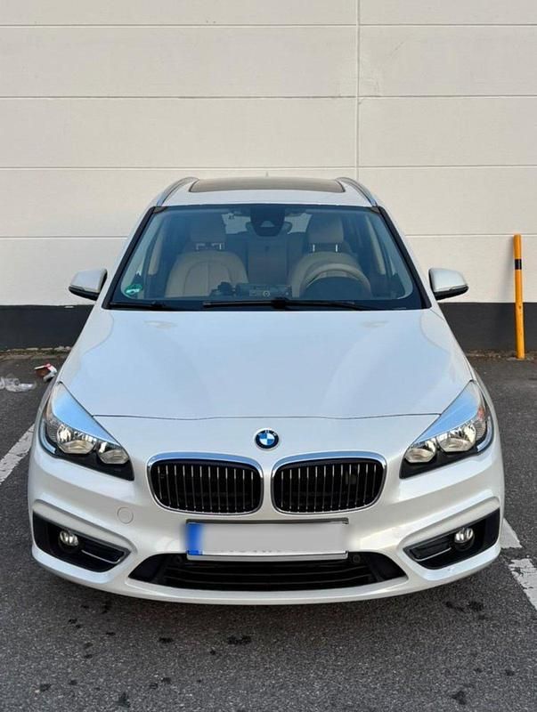 Weiß Gebraucht 2016 BMW 218 Kombi | 16.250 € (Etwas zu teuer) - Bild 1/4