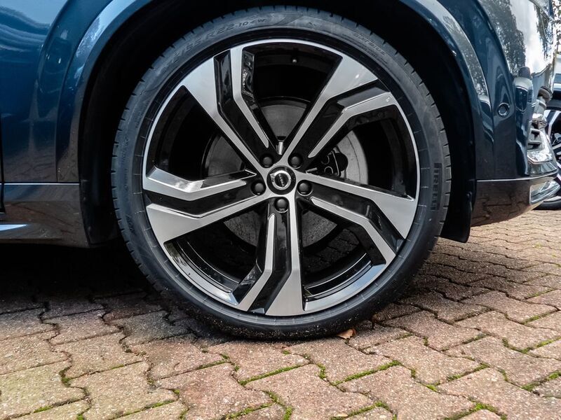 Gebraucht Volvo XC90 Ultimate 235 PS (172 kW) 2023 Denim blue / metallic SUV