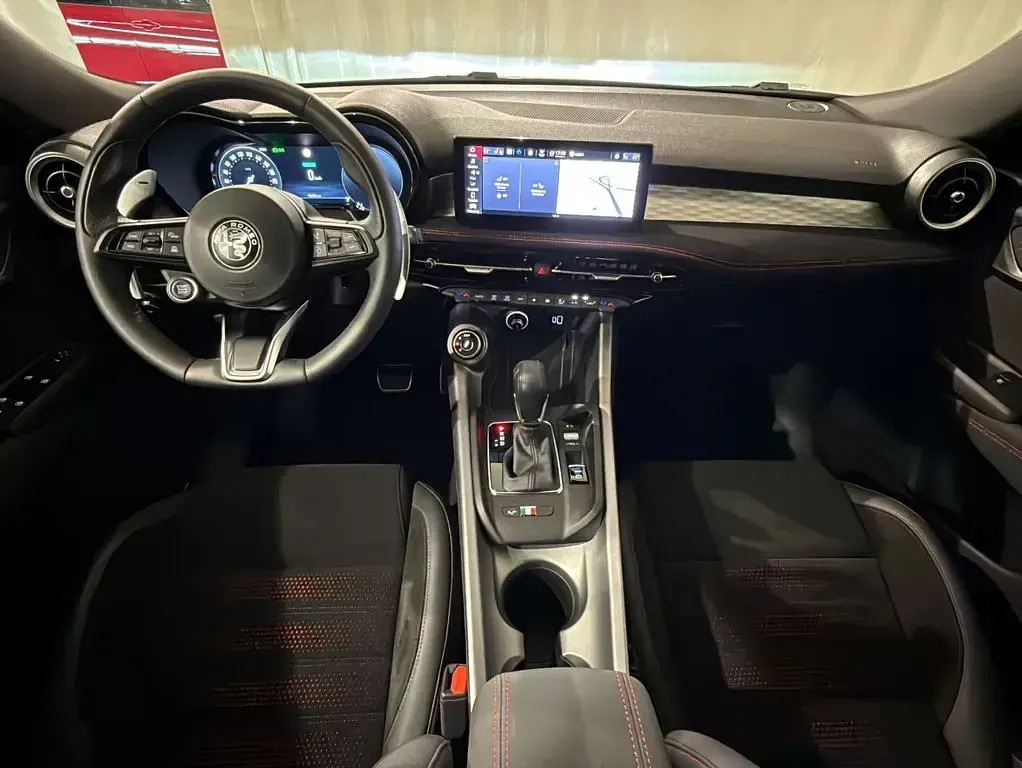 Gebraucht Alfa Romeo Tonale Veloce 160 PS (117 kW) 2023 Rot SUV
