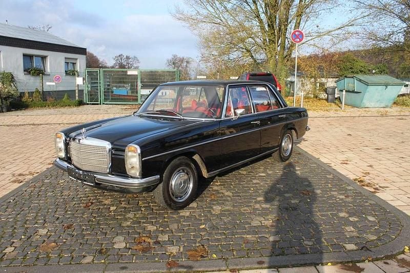 Gebraucht Mercedes 220 60 PS (44 kW) 1974 Schwarz Limousine