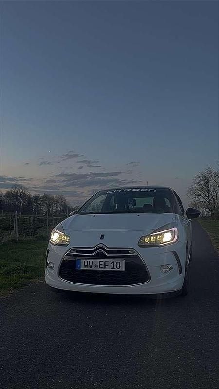 Weiß Gebraucht 2014 DS Automobiles DS3 So Chic Kleinwagen | 6.000 € - Bild 1/4