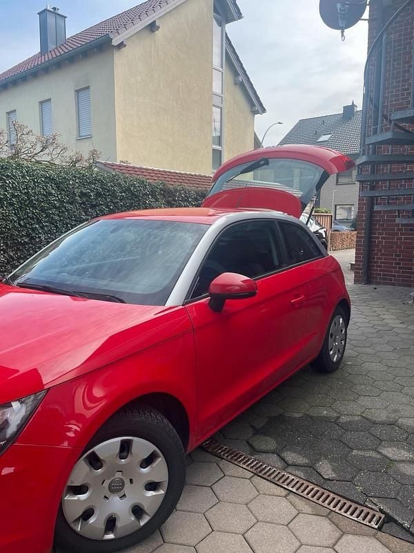 Gebraucht Audi A1 96 PS (70 kW) 2010 Rot Kleinwagen