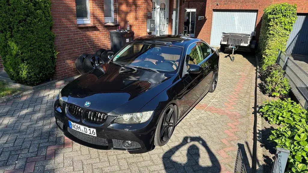 Gebraucht BMW 325 Performance 197 PS (144 kW) 2010 Schwarz Coupé