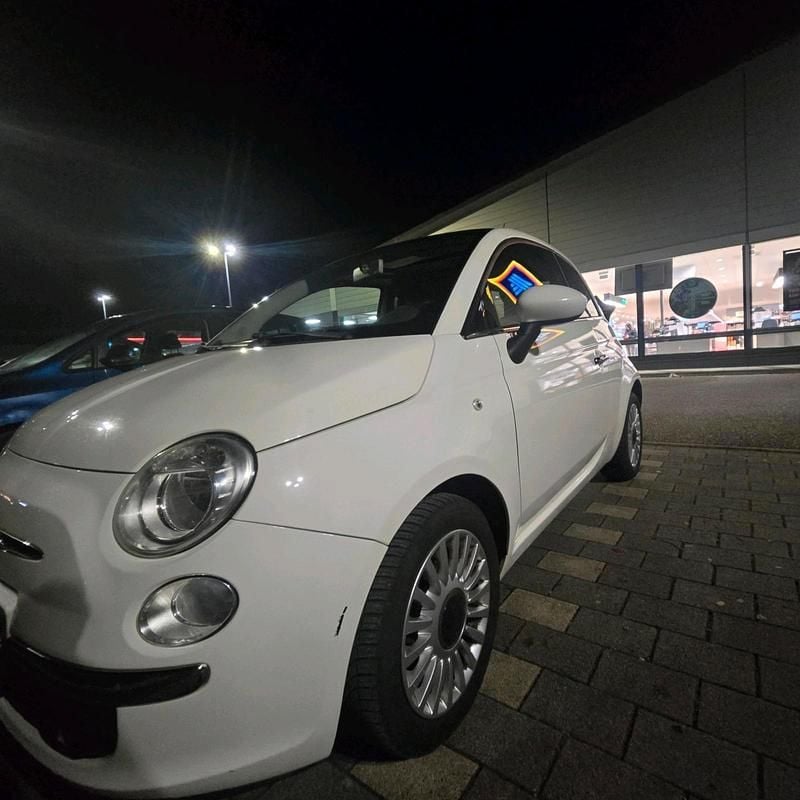 Weiß Gebraucht 2011 Fiat 500 Kleinwagen | 3.890 € (Guter Preis) - Bild 1/4