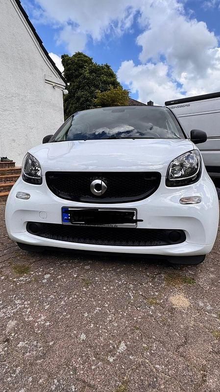 Weiß Gebraucht 2018 Smart ForTwo Coupé Coupé | 9.000 € (Fairer Preis) - Bild 1/4