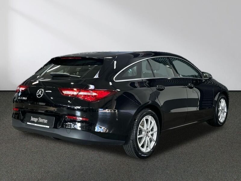 Gebraucht Mercedes CLA180 Shooting Brake 136 PS (100 kW) 2022 Andere farbe Kombi