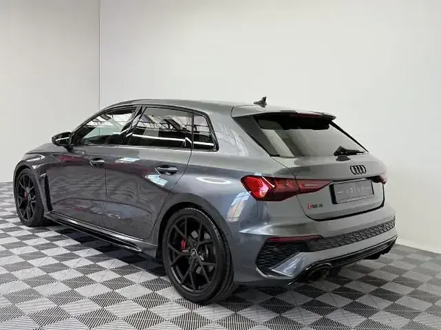 Gebraucht Audi RS3 Sport 400 PS (294 kW) 2023 Daytonagrau perleffekt Limousine