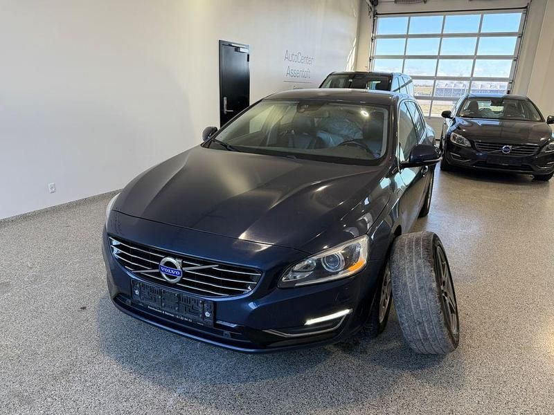 Gebraucht Volvo V60 Summum 215 PS (158 kW) 2013 Blau Kombi