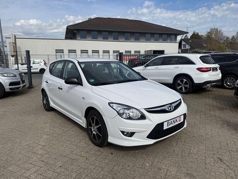 Gebraucht Hyundai i30 Edition 90 PS (66 kW) 2012 Weiß Limousine
