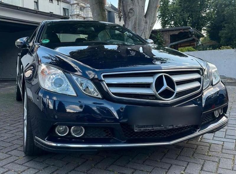 Gebraucht Mercedes E250 204 PS (150 kW) 2009 Blau Coupé