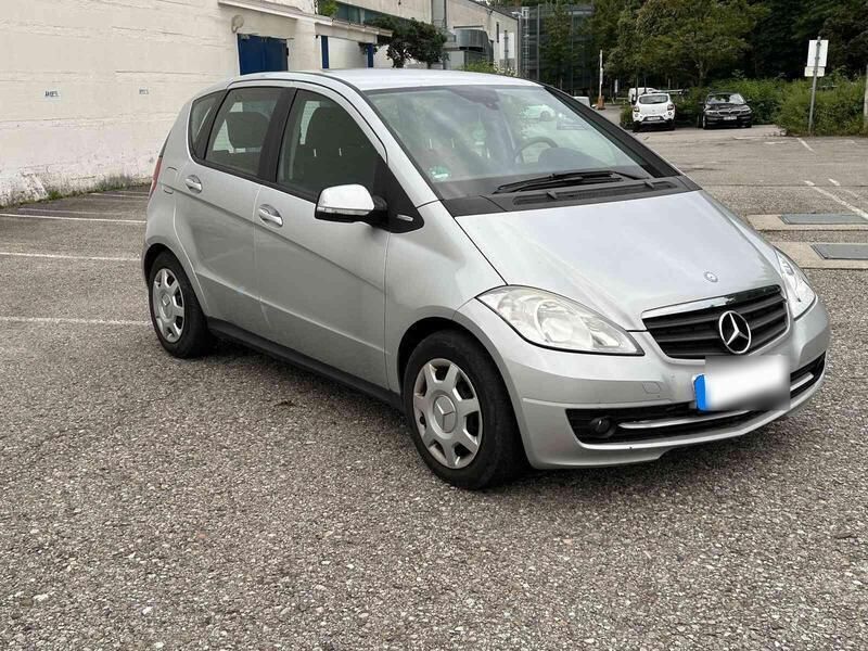 Silber Gebraucht 2011 Mercedes A160 Limousine | 2.799 € (Superpreis) - Bild 1/4