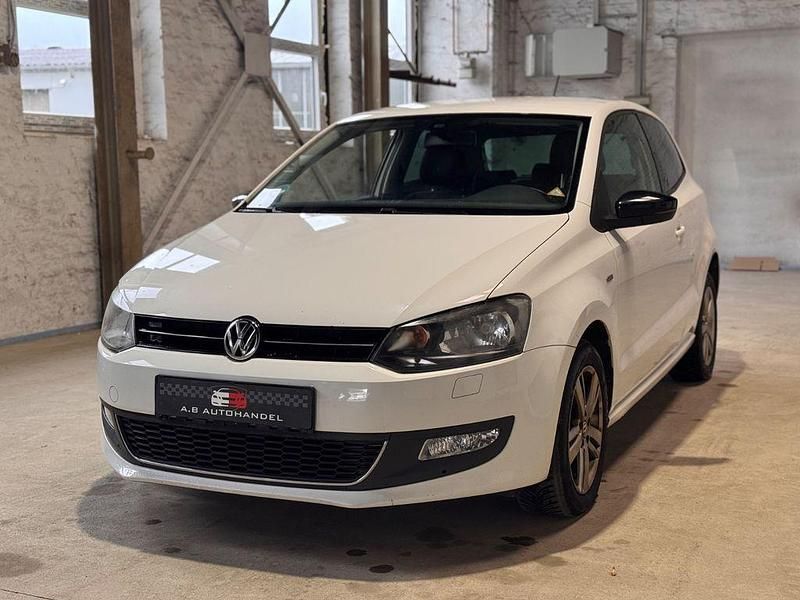 Weiß Gebraucht 2013 VW Polo Match Kleinwagen | 2.490 € (Fairer Preis) - Bild 1/4