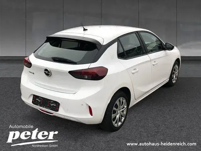 Używany Opel Corsa-e Edition 100 kW (136 KM) 2022 Biały Hatchback