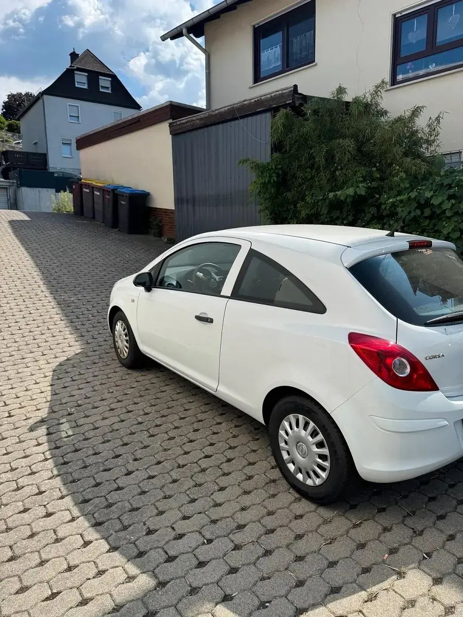 Gebraucht Opel Corsa 69 PS (50 kW) 2013 Weiß Kleinwagen