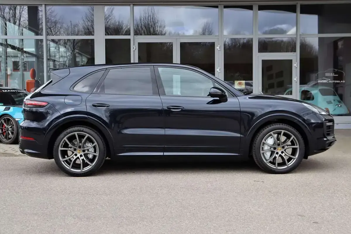 Gebraucht Porsche Cayenne Turbo Sport 549 PS (403 kW) 2019 Moonlight blue pearl SUV