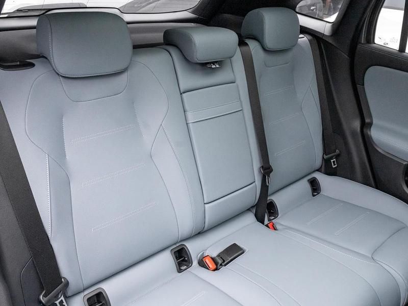 Gebraucht Mercedes EQA300 AMG 167 kW (228 PS) 2024 Grau metalliclack mountaingra SUV