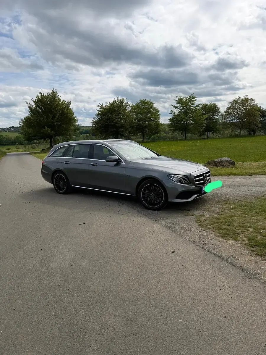 Gebraucht Mercedes E300 194 PS (142 kW) 2019 Grau Kombi
