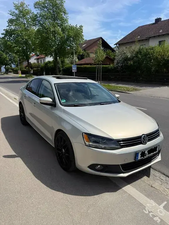 Gebraucht VW Jetta 140 PS (102 kW) 2011 Beige Limousine