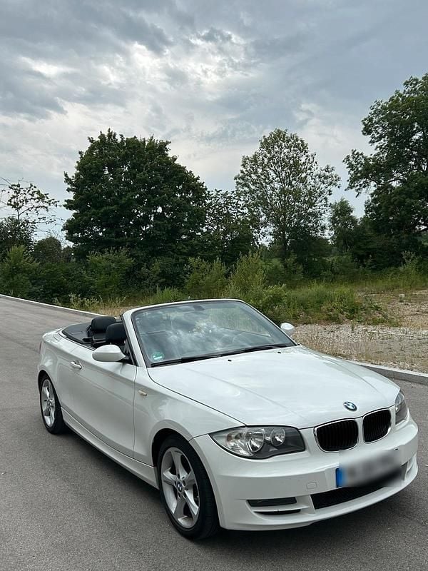 Weiß Gebraucht 2008 BMW 120 Cabriolet Advantage Cabrio | 9.900 € (Teuer) - Bild 1/4