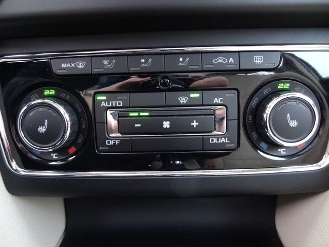 Gebraucht Skoda Superb Elegance 160 PS (117 kW) 2010 Violett metallic Kombi