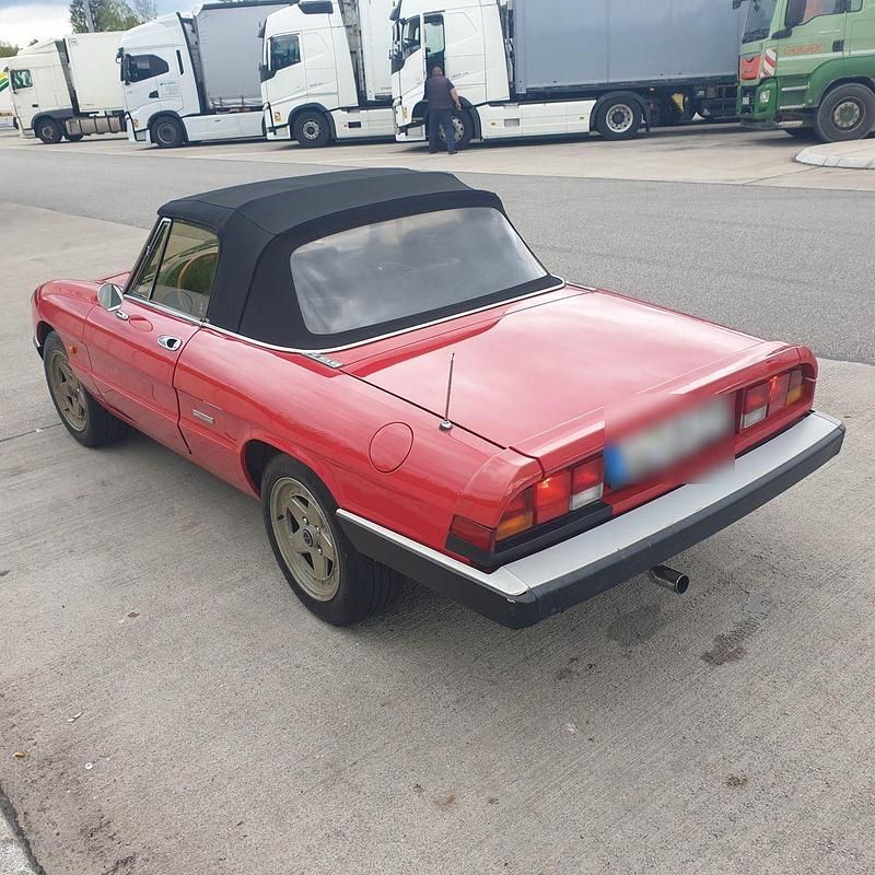 Gebraucht Alfa Romeo Spider 116 PS (85 kW) 1989 Rot Cabrio