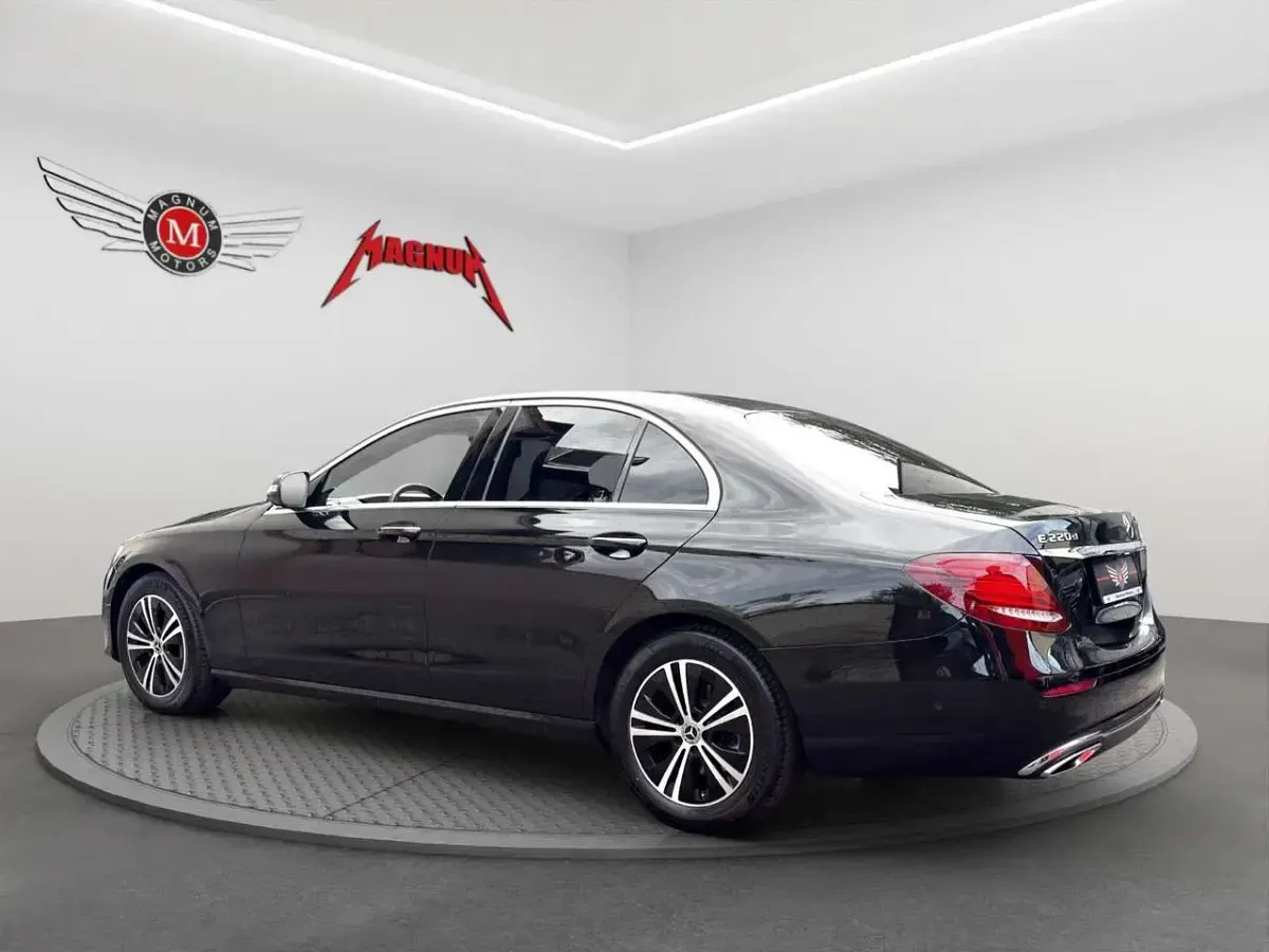 Gebraucht Mercedes E220 Avantgarde 194 PS (142 kW) 2021 Schwarz Limousine