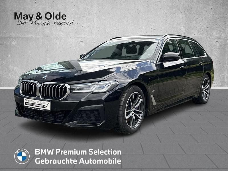 Schwarz Gebraucht 2021 BMW 530e Sport Line Kombi | 31.790 € (Fairer Preis) - Bild 1/4