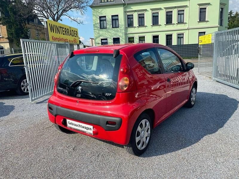 Gebraucht Peugeot 107 Urban Move 68 PS (50 kW) 2009 Rot Kleinwagen
