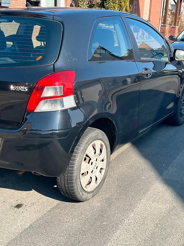Gebraucht Toyota Yaris 67 PS (49 kW) 2010 Schwarz Kleinwagen
