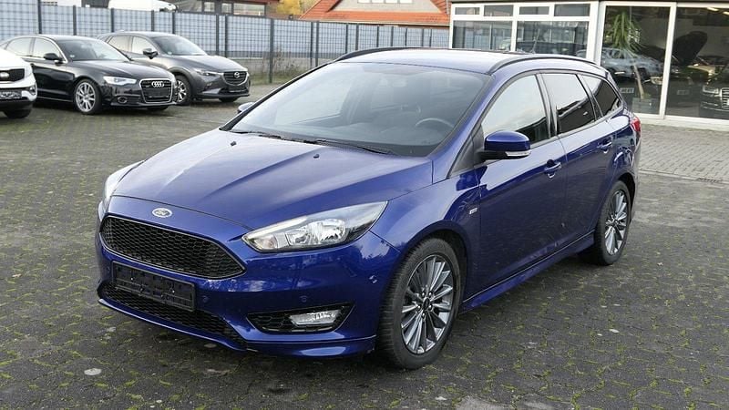 Blau Gebraucht 2018 Ford Focus ST-Line Kombi | 9.990 € (Guter Preis) - Bild 1/4