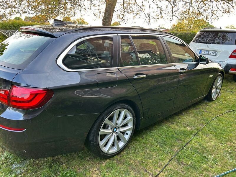 Gebraucht BMW 520 Sport Line 184 PS (135 kW) 2011 Schwarz Kombi