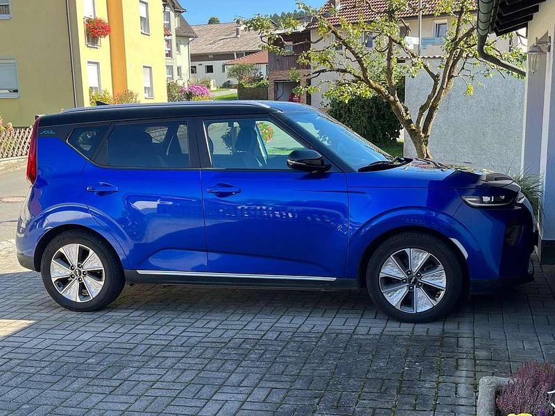 Blau Gebraucht 2022 Kia Soul EV Spirit SUV | 21.500 € (Superpreis) - Bild 1/4