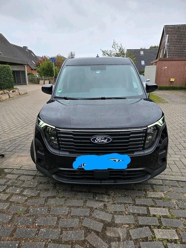 Schwarz Gebraucht 2024 Ford Tourneo Courier Titanium Van / Kleinbus | 22.000 € (Guter Preis) - Bild 1/4