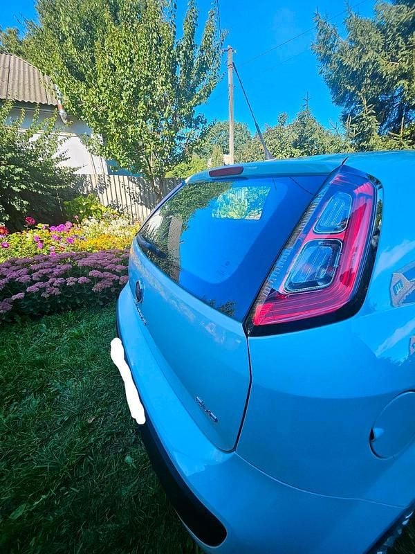 Gebraucht Fiat Punto 77 PS (56 kW) 2010 Weiß Kleinwagen