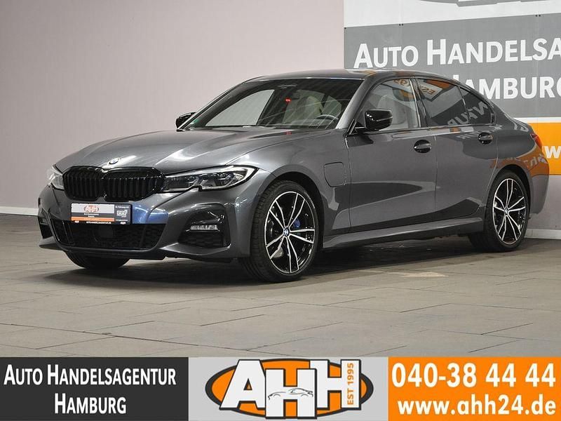 Mineralgrau Gebraucht 2020 BMW 330e M Sport Limousine | 33.990 € (Etwas zu teuer) - Bild 1/4