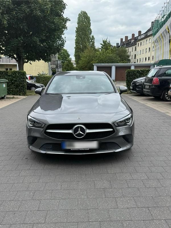Grau Gebraucht 2020 Mercedes CLA200 Progressive Coupé | 29.500 € (Guter Preis) - Bild 1/4