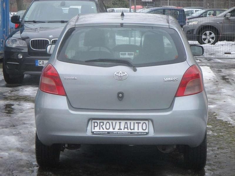 Gebraucht Toyota Yaris Cool 69 PS (50 kW) 2007 Medium silver metallic Kleinwagen