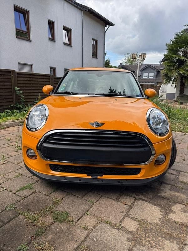 Orange Gebraucht 2018 Mini ONE Kleinwagen | 10.500 € (Guter Preis) - Bild 1/4