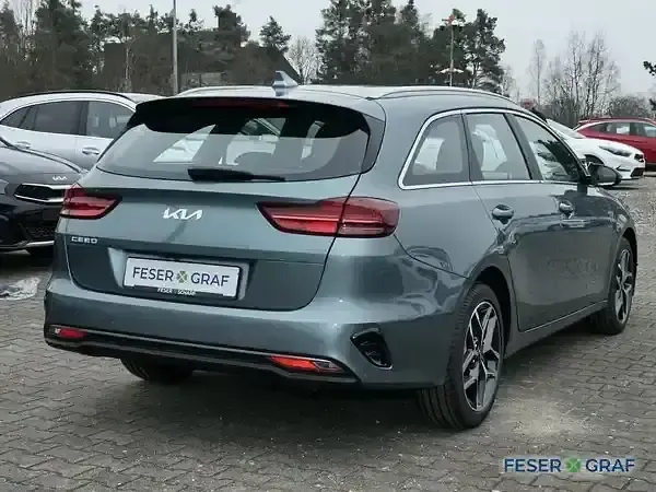 Gebraucht Kia Ceed 140 PS (102 kW) 2025 Yuka grau Kleinwagen