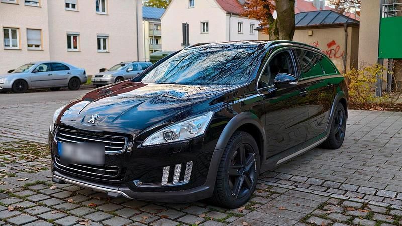 Schwarz Gebraucht 2014 Peugeot 508 RXH Kombi | 10.000 € - Bild 1/4